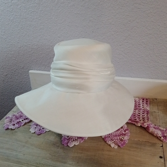 Jean Atkins Exclusive Accessories - Jean Atkins Exclusive vintage Cartwheel Style White Linen ladies Sz OS